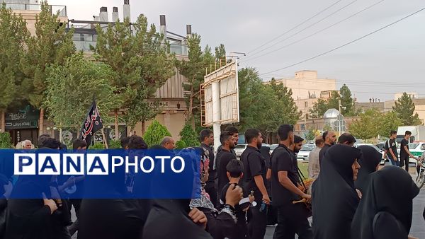 حضور مردم شهرستان نیم‌ور و محلات در پیاده‌روی جاماندگان اربعین