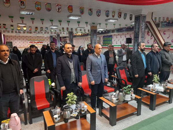 گلبانگ فجر با نواختن زنگ انقلاب اسلامی در شهرستان اسلامشهر