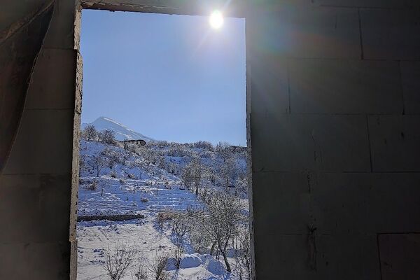 برف بارید و خدا پاکی خود را به شهر زیبایی بار هدیه کرد
