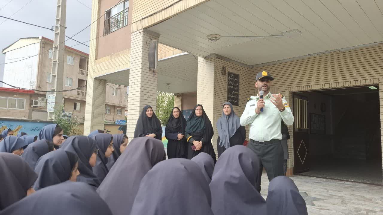 گرامیداشت روز نیروی انتظامی در دبیرستان بهار آزادی قائمشهر