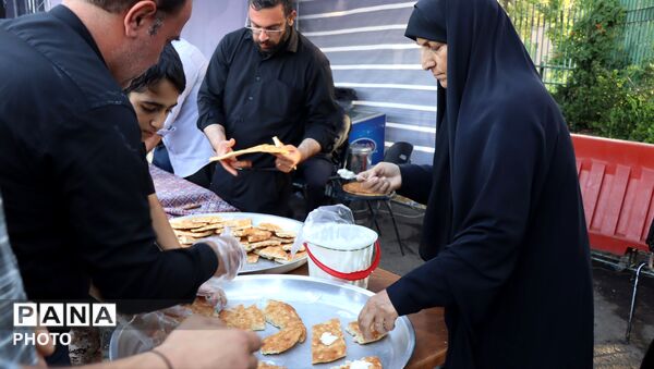 خدمت به زائران آقای شهید ایران 