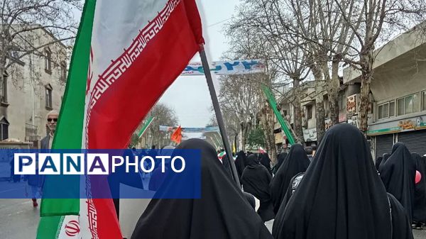 ۲۲ بهمن  صحنه حضور مردم؛ از کودکان پرشمار تا روایت‌های میانسالان