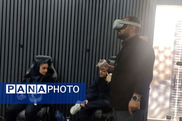 اردوی آمادگی و دفاعی دانش‌آموزان پایه نهم مدرسه فرشتگان در موزه دفاع مقدس