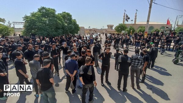 از کودکان تا بزرگسالان؛ زنجیر پیوند دل‌ها در روز عاشورا در روستای سرحوضک کاشمر