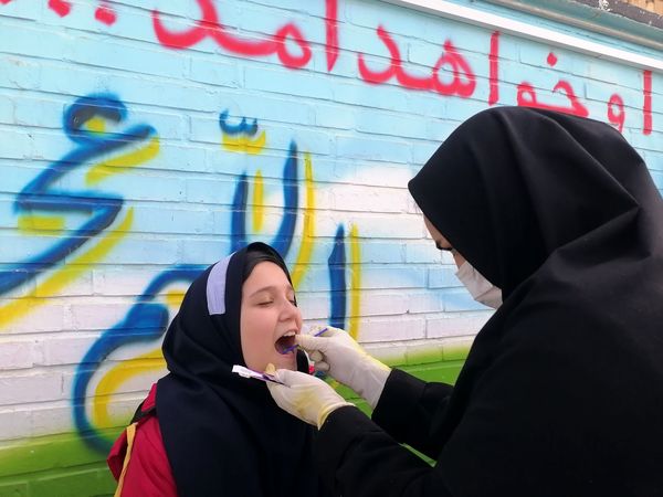 وارنیش فلوراید برای دانش آموزان دبستان ناهید نخودی 