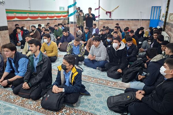 هنرنمایی دانش‌آموزان مدارس ناحیه دو شهرری در جشن میلاد حضرت فاطمه (س)