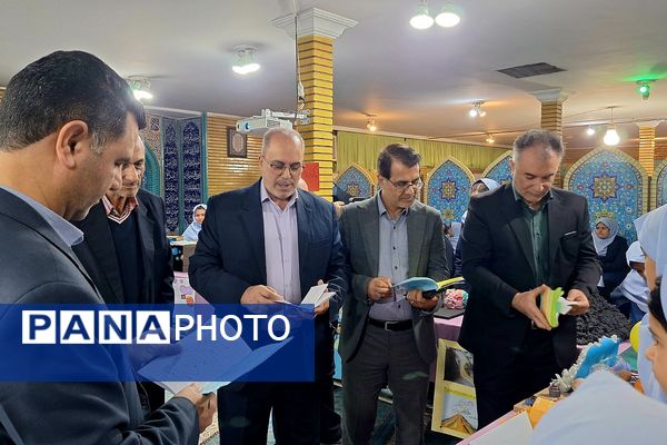 نمایشگاه پژوهش به مناسبت هفته پژوهش در دبستان حکمت نبوی ناحیه دو شهرری 