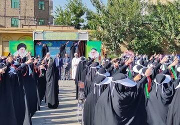 مراسم آغاز سال تحصیلی در دبیرستان سالدورگر شهرستان نجف آباد