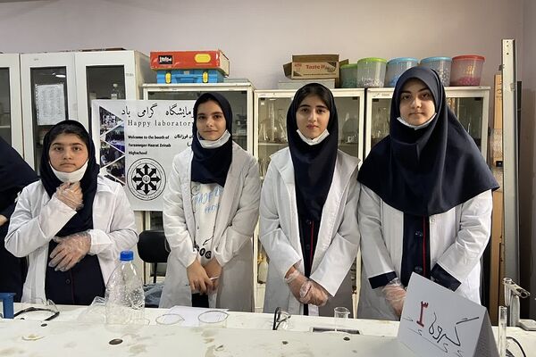 مسابقات دانش‌آموزی در پژوهشسرای بصیرت دختران