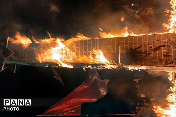آتشِ غیرت در خاکِ قرچک؛ شعله‌هایِ رهایی، نمادهایِ اسارت را سوزاند