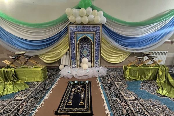 طنینِ نیایش در مدرسه