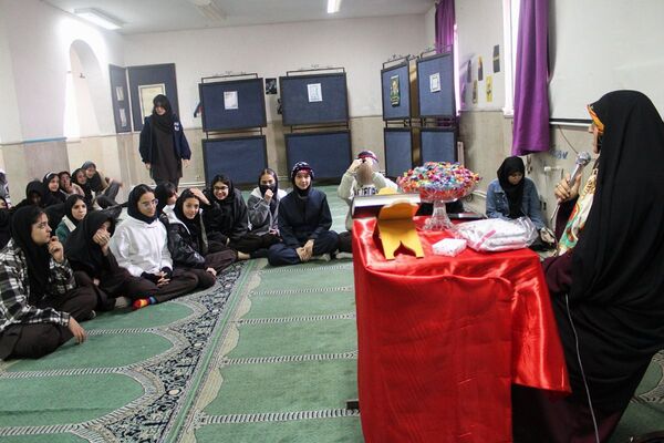 جشن و مولودی‌خوانی میلاد حضرت زهرا(س) در هنرستان آفرینش پردیس 