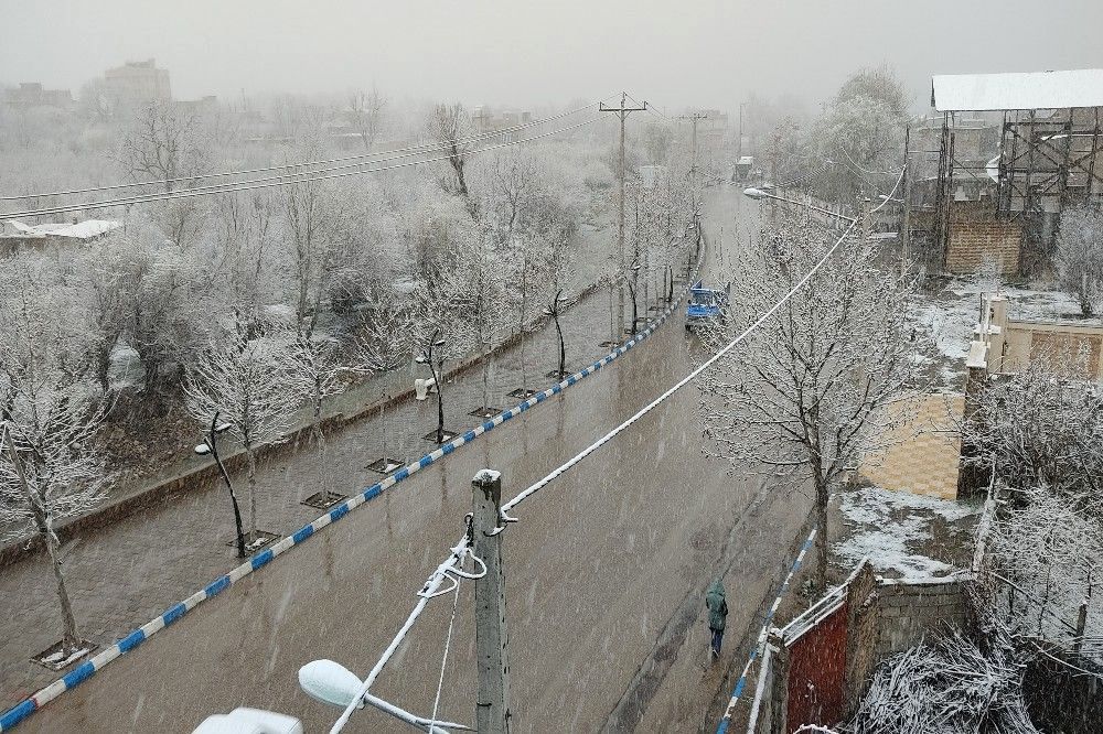 بارش باران و برف الهی در نوروز ۱۴۰۴ در شهر زیبای بار 