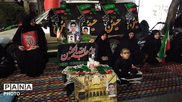 آیین عزاداری و نماز استغاثه به یاد رهبر امت اسلام در حسینیه امام خمینی 