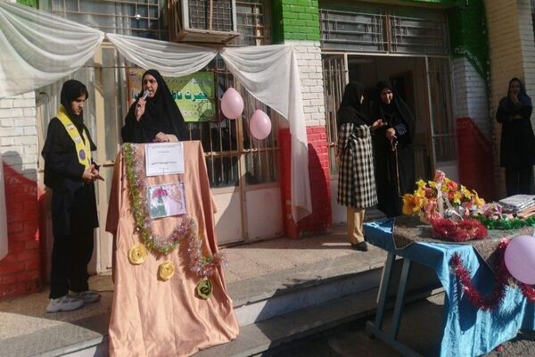 مراسم ولادت حضرت فاطمه زهرا (س) و روز مادر در دبیرستان شهید مجید دهنوی
