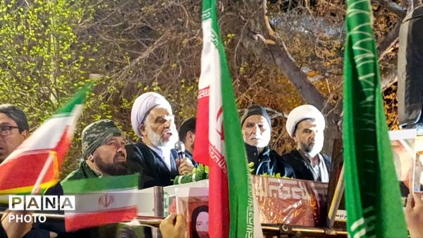 تجمع گسترده مردمی در مسجد جامع نیشابور و تشییع دو شهید جنگ رمضان