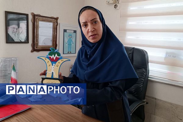 بازدید کارشناس مسئول سلامت و تندرستی آموزش و پرورش شهرستان قدس، از دبستان پروین، در جایگاه یک خانه محیط زیستی