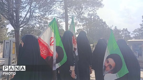 اردوی زیارتی دانشجومعلمان قم در مرقد امام و بیت رهبر شهید