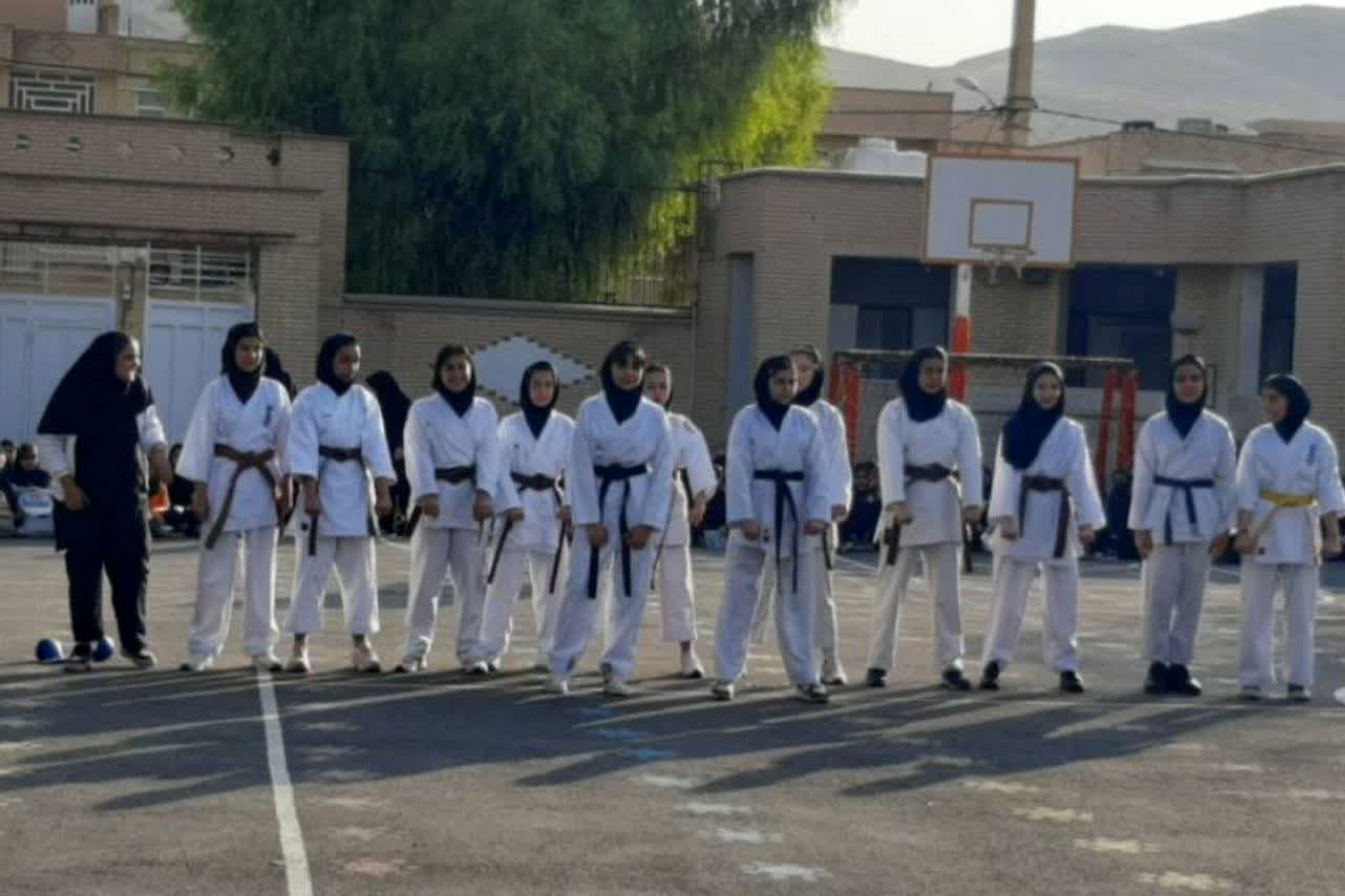 هفته تربیت‌بدنی در دبیرستان فرشتگان ناحیه ۴شیراز