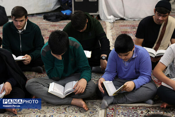اعتکاف دانش‌آموزی در مسجد جامع امام جعفر صادق(ع) اقدسیه