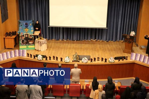 قدردانی از افتخارآفرینان متوسطه اول ناحیه ۶ در یازدهمین دوره جشنواره خوارزمی