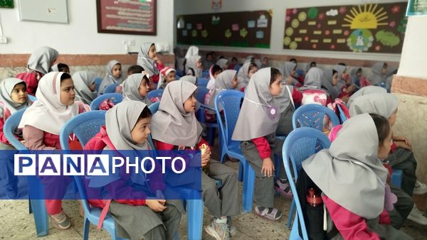 جشن شکوفه ها در دبستان نیایش 