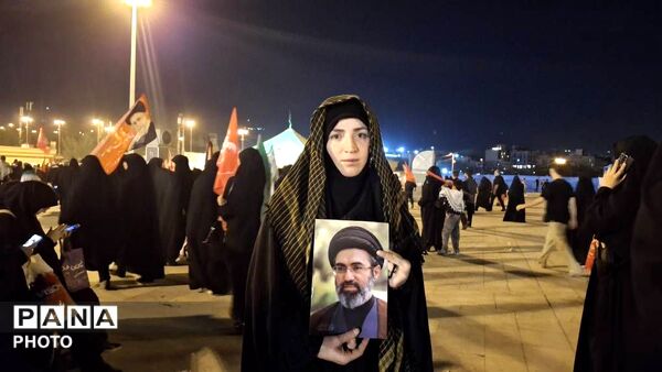 رسم وداع  با پیکر مطهر امام قائد