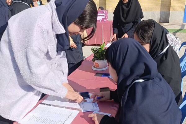 انتخابات شورای دانش آموزی در دبیرستان مهر نیشابور