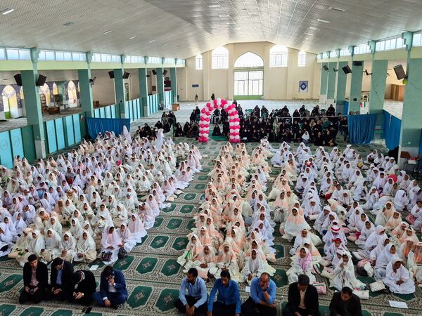 آیین سپیدپوشان؛ جشن تکلیف دختران عنبرآباد