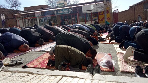 نماز باشکوه عید فطر با استقبال بی‌نظیر مردم شهر بن اقامه شد