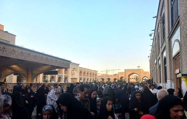 سیل عظیم زائران و مجاوران حرم امام رضا (ع) در روز آغاز امامت حضرت مهدی (عج)