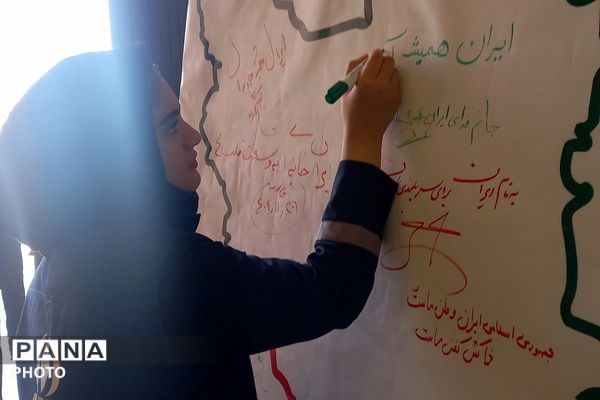 ردپایی از نقش و نگار در نمایشگاه دائمی شهرداری قرچک با آثار جشنواره دانش‌آموزی فرهنگی- هنری فردا