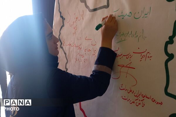 ردپایی از نقش و نگار در نمایشگاه دائمی شهرداری قرچک با آثار جشنواره دانش‌آموزی فرهنگی- هنری فردا