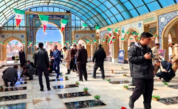 گلباران گلزار شهدای خلیل‌آباد در دهه فجر