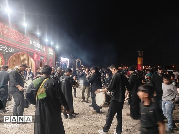 توقف درمسیر عاشقی، موکب حیدریون پذیرای زائران وعزادارن رهبری