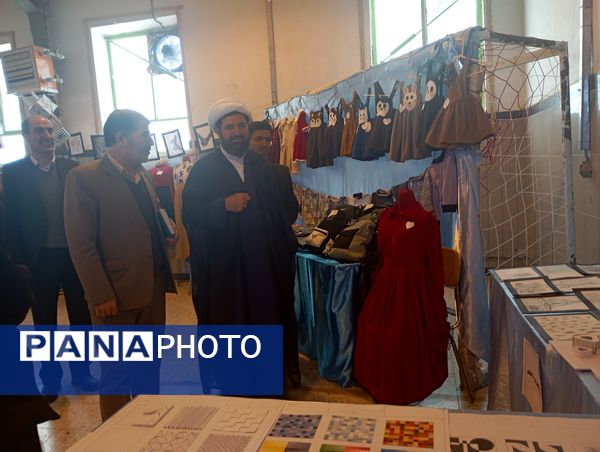 افتتاح نمایشگاه آثار هنری دانش‌آموزان دبیرستان‌های تیتکانلو و مایوان