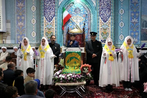 هم‌نوایی پیشتازان و خادمان رضوی در آیین پرچم‌گردانی میلاد امام رضا(ع) در ایلخچی