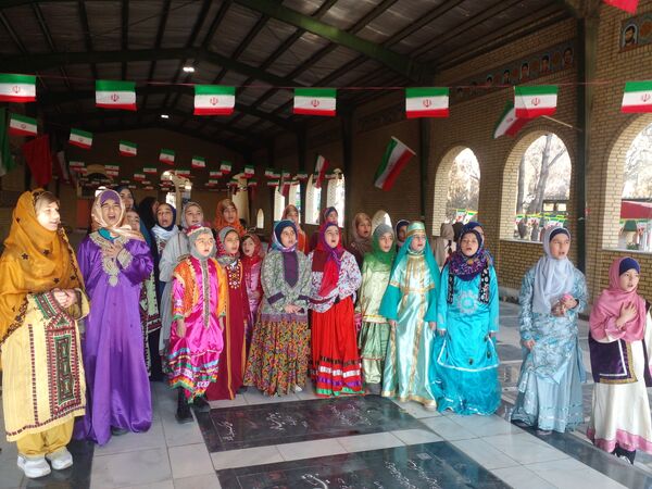 گلباران مزار شهدای شهرستان قدس توسط دانش‌آموزان مدرسه هدی یک