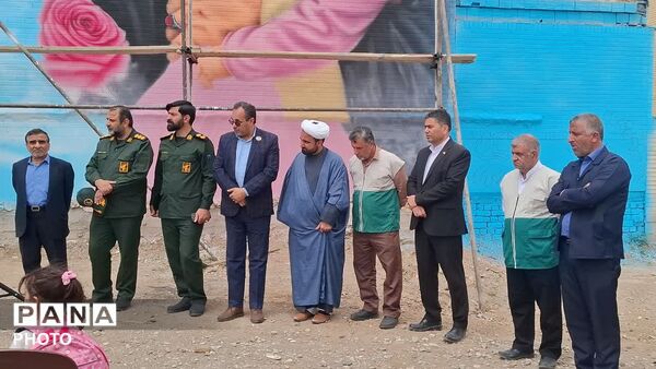 آیین اهتزاز پرچم امام رضا(ع) و رونمایی از دیوارنگاره کودکان میناب در شهر کهک