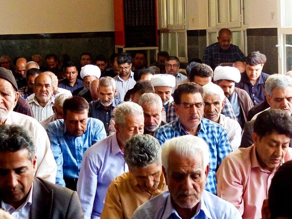 نماز جمعه ای با رنگ خون شهید در کاشمر