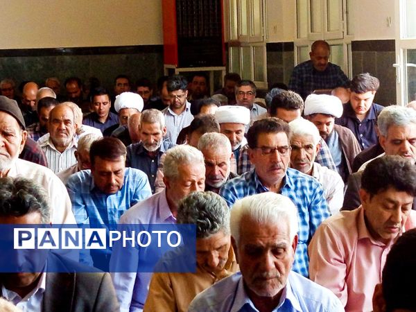 نماز جمعه ای با رنگ خون شهید در کاشمر