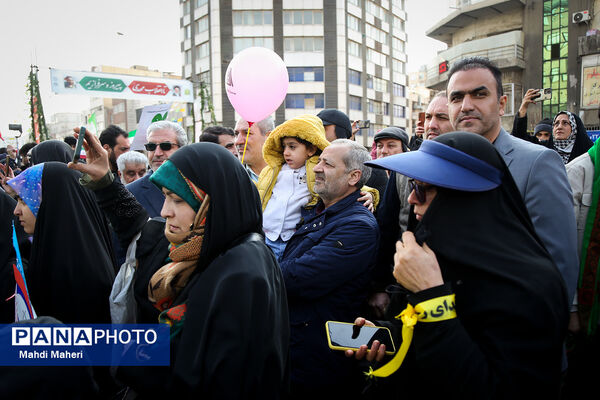 حضور وزیر آموزش و پرورش در راهپیمایی 22 بهمن 1403