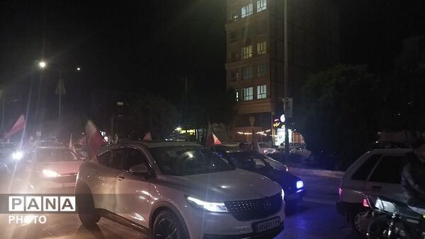پرچم های ایران و حزب الله  بر فراز شهر نیشابور 