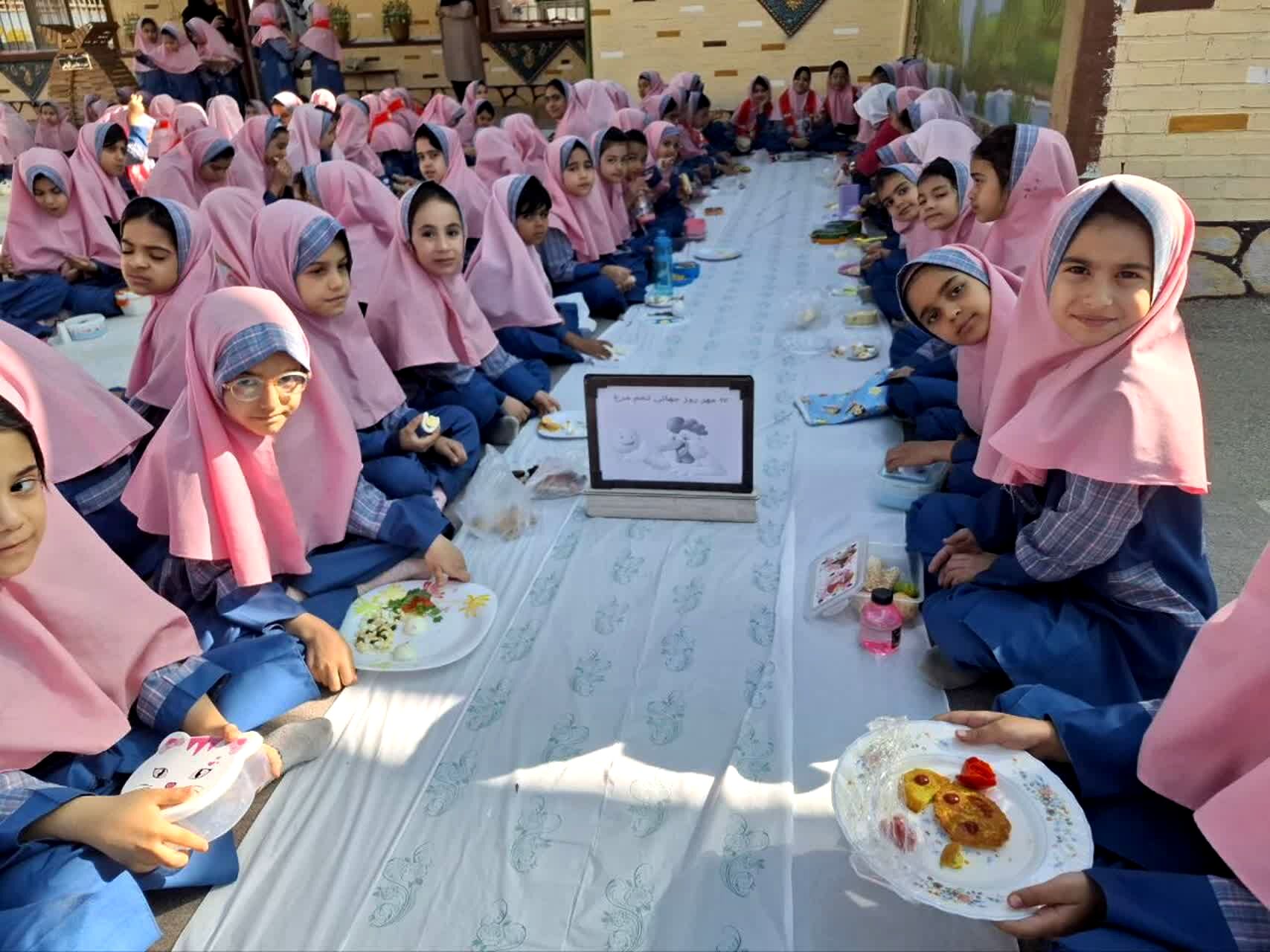 روز جهانی تخم‌مرغ در دبستان شهید هادی آریایی 