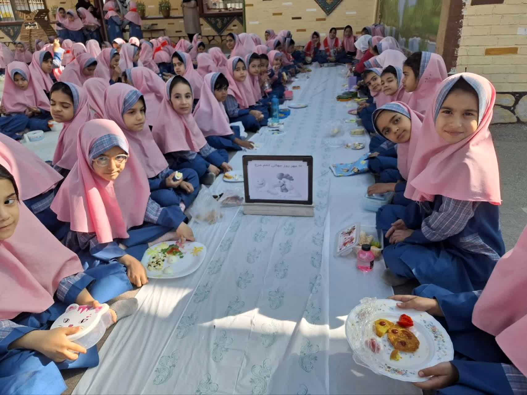 روز جهانی تخم‌مرغ در دبستان شهید هادی آریایی 