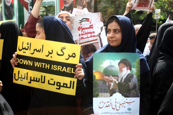 تجمع بزرگ دانش‌آموزان و فرهنگیان در حمایت از مردم مظلوم غزه و فلسطین