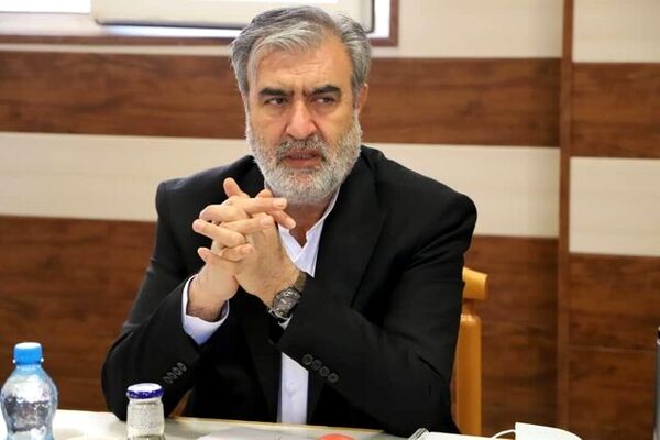 عزیزی: پایگاه‌های آمریکا در منطقه هدف مشروع ایران است