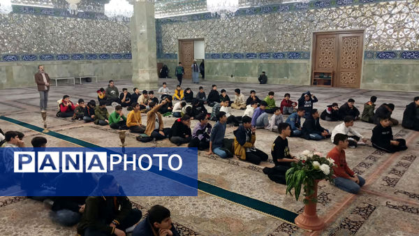 آیین جشن تکلیف دانش‌آموزان دبیرستان شهید غفاری قم