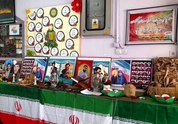 نمایشگاه دفاع مقدس در مدرسه مهدی قاضی۲ خرم‌آباد
