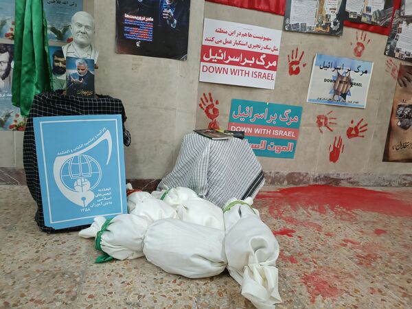 حضور فعال دانش‌آموزان در برپایی مدرسه انقلاب  در دبیرستان نمونه دولتی مولود کعبه